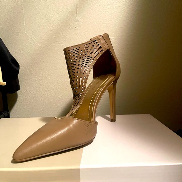 BCBGeneration Pumps Size 8 - Picture 1 of 2